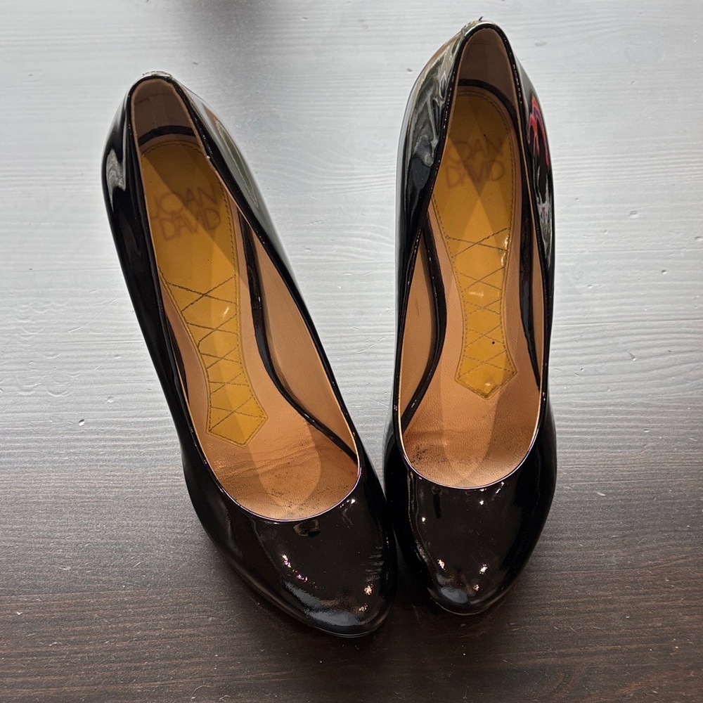 Joan & David Shiny Black Pumps